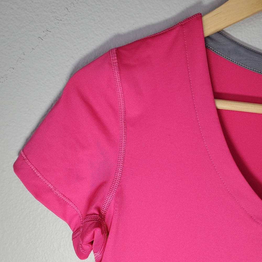 Nike Pro pink v-neck short sleeve top - Picture 4 of 9